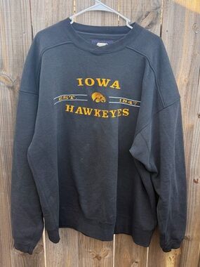 Vintage STARTER Iowa Hawkeyes Black and Gold Crewneck Sweatshirt Size XL